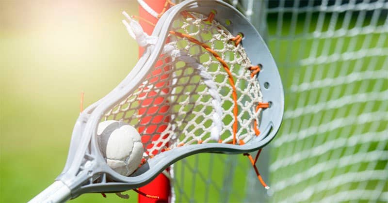 How does scoring work in lacrosse